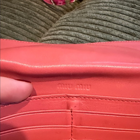 Miu Miu Peach Crocodile-Embossed Wallet - Picture 4 of 6